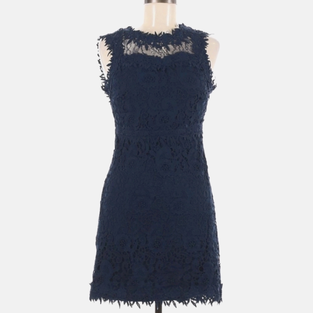 Sleeveless lace mini dress, size M